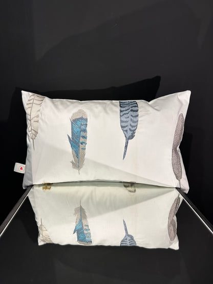 Feathered Elegance blue Kissen 30x50cm