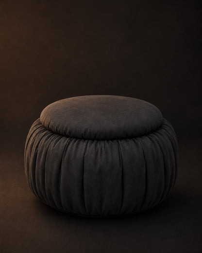 Lounge-Sessel und Pouf-Hocker im Stil der späten 80er-/frühen 90er-Jahre