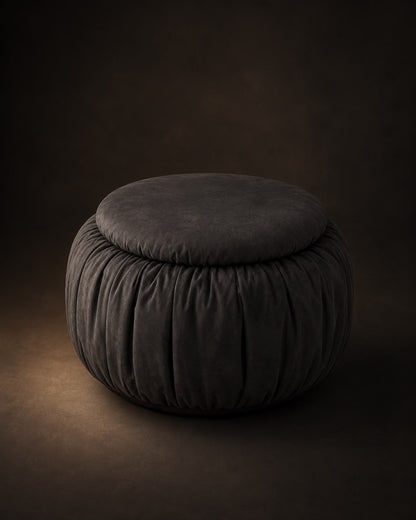 Lounge-Sessel und Pouf-Hocker im Stil der späten 80er-/frühen 90er-Jahre