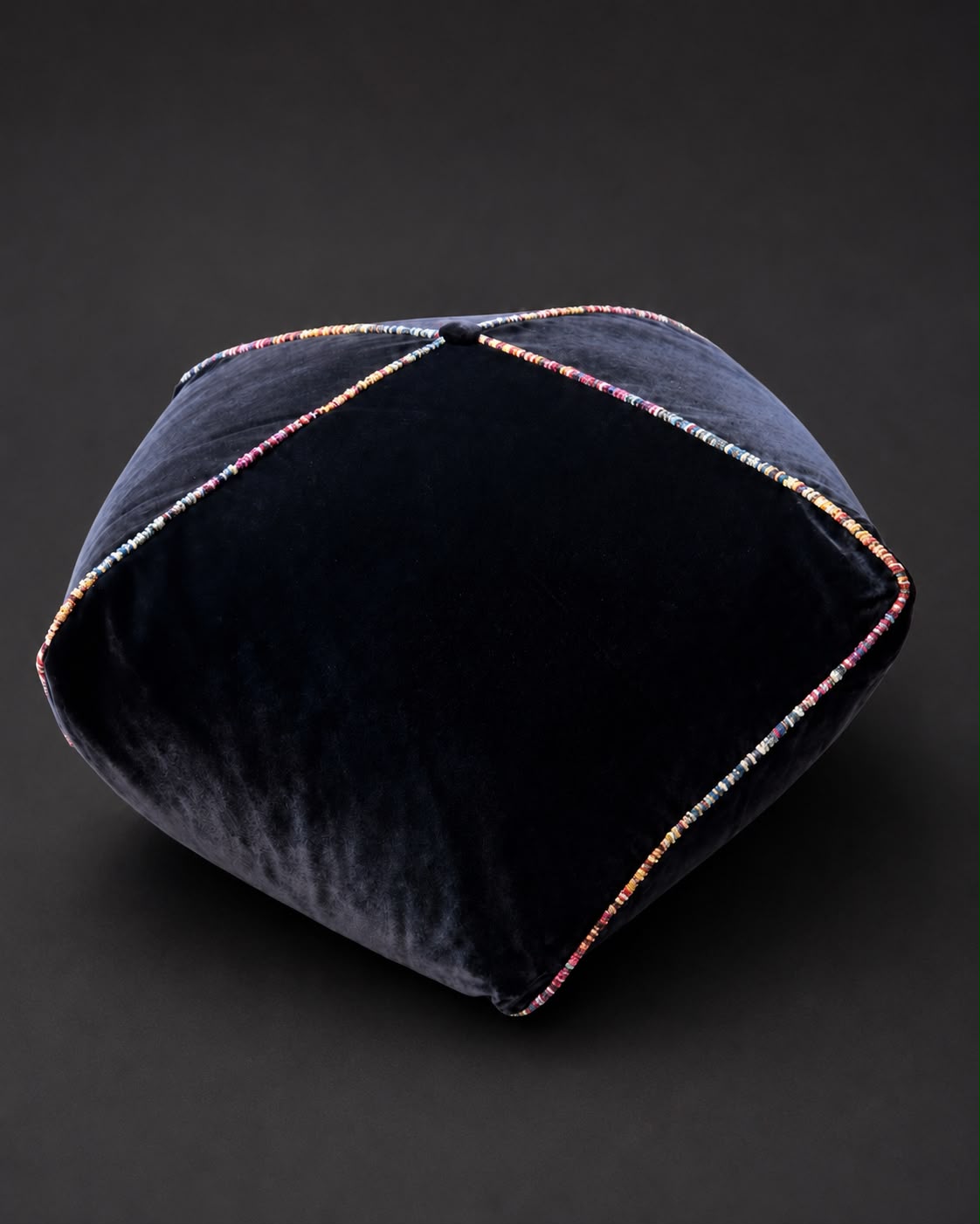 Handgearbeiteter Samt-Hocker mit Missoni-Keder