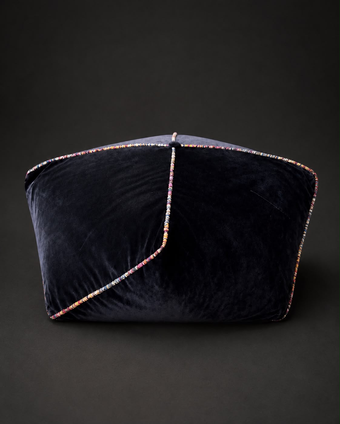 Handgearbeiteter Samt-Hocker mit Missoni-Keder