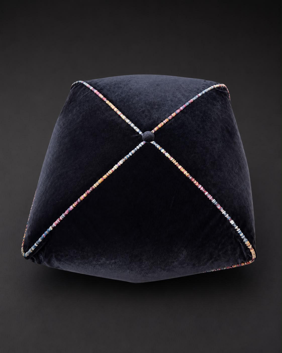 Handgearbeiteter Samt-Hocker mit Missoni-Keder