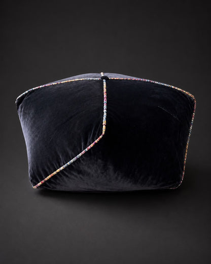 Handgearbeiteter Samt-Hocker mit Missoni-Keder