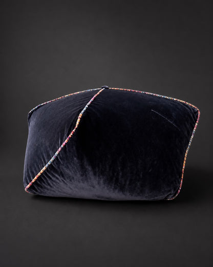 Handgearbeiteter Samt-Hocker mit Missoni-Keder